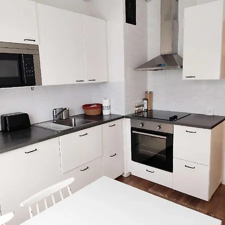 Free Parking, Near Station - Cozy With Fully Equipped Kitchen And Work Desk Lejlighed Riihimäki