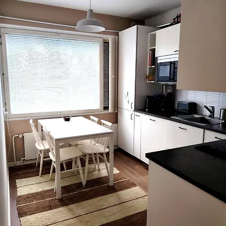 Free Parking, Near Station - Cozy With Fully Equipped Kitchen And Work Desk Appartamento *